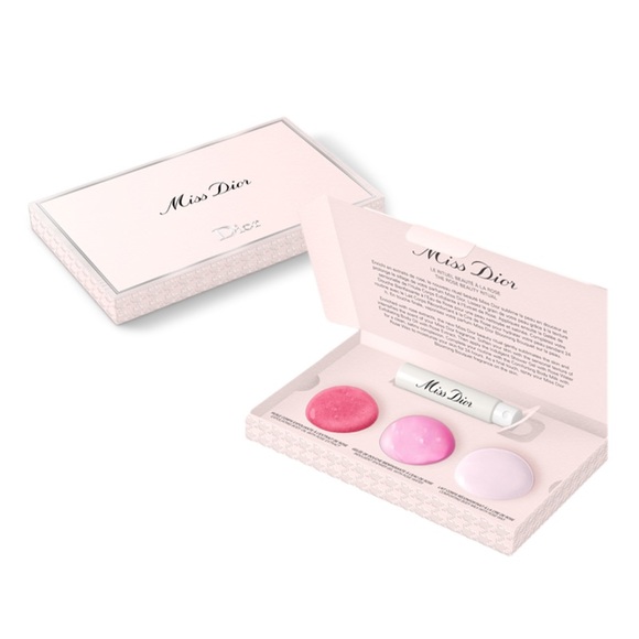 Miss Dior LE RITUEL BEAUTÉ À LA ROSE
THE ROSE BEAUTY RITUAL - Picture 4 of 4